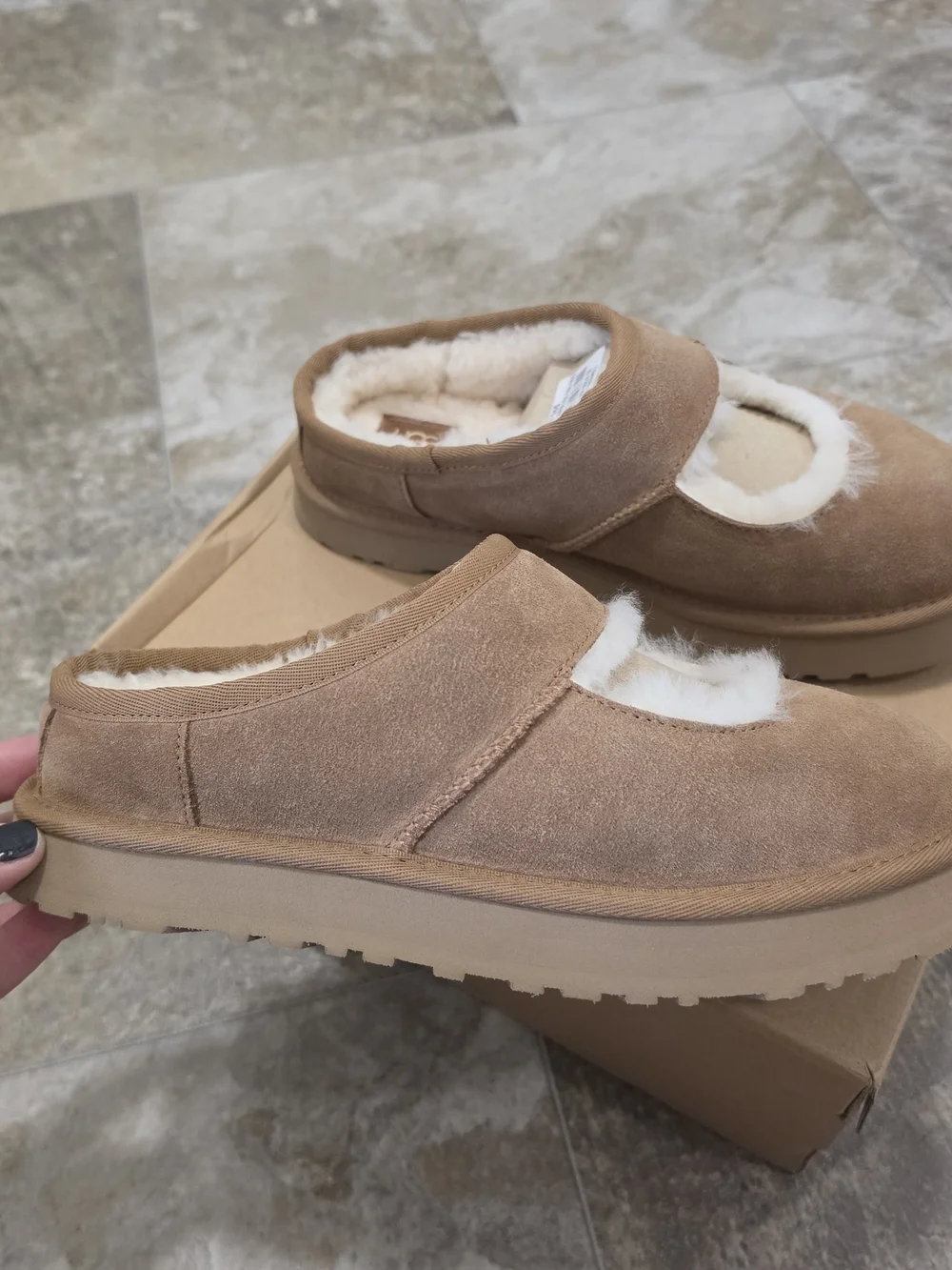 UGG Bea Mary Jane Chestnut Suede Slippers (1166552K) Size 6Y Fits Women's 8